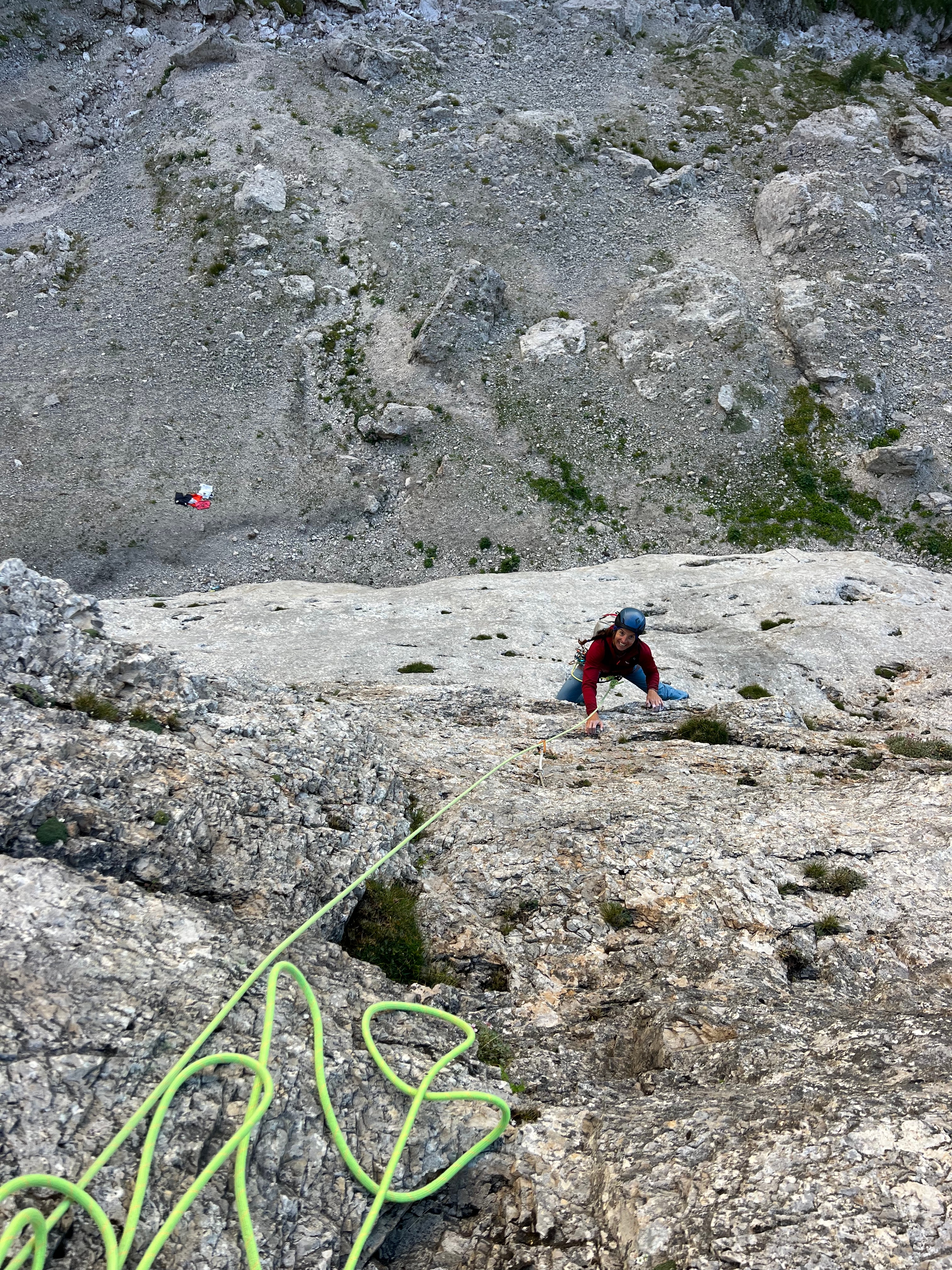 Mehrseillängen Alpinklettern Dolomiten: Vorstieg und Seilführung von oben